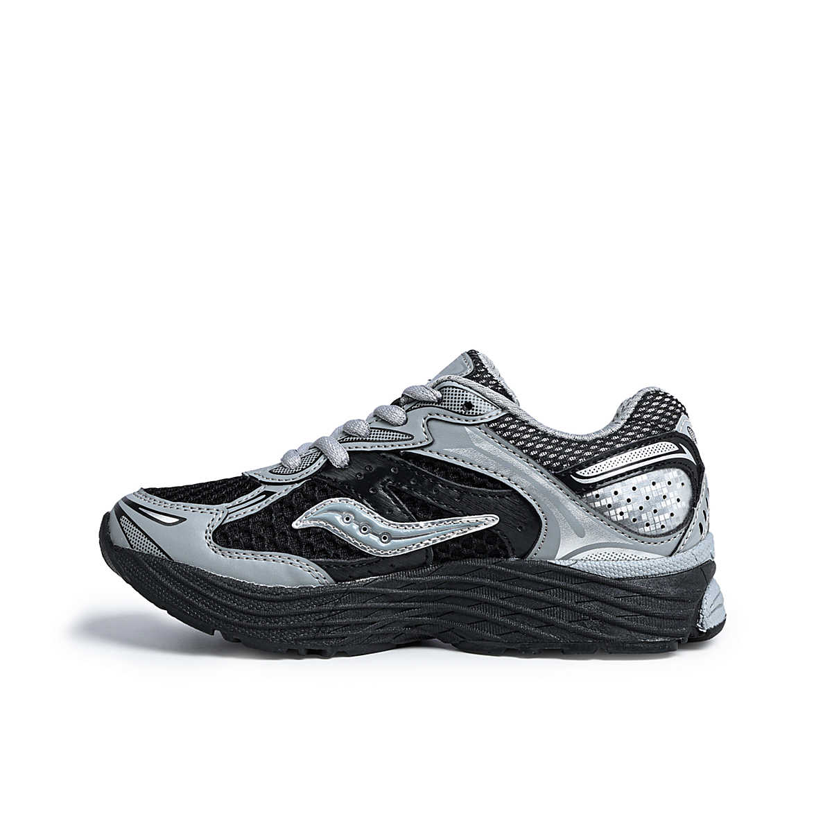 SAUCONY_OMNI9KDZ_SY225A01_SILVER.BLACK_ANGLE3.jpg